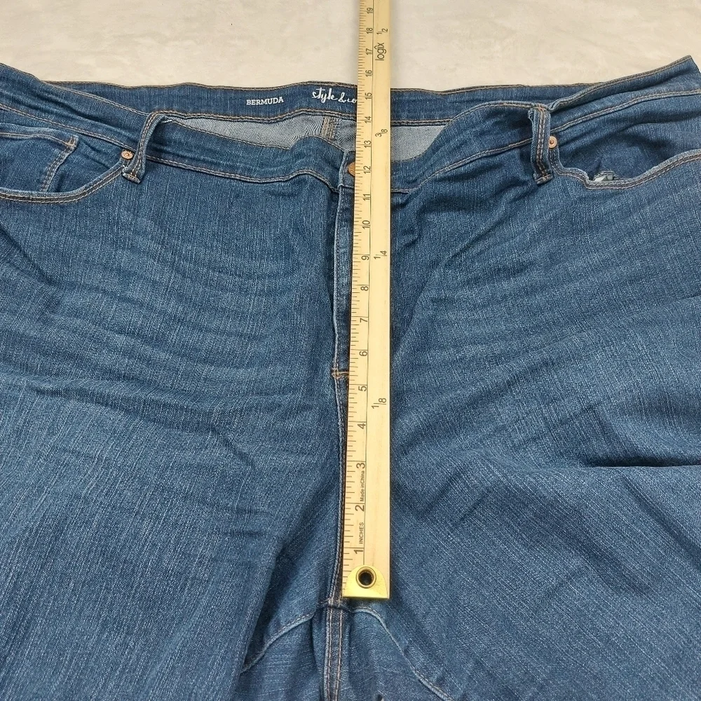 STYLE & CO WOMEN'S DARK WASH DENIM BLUE JEAN CUFFED BERMUDA SHORTS SIZE 24W - Picture 3 of 9